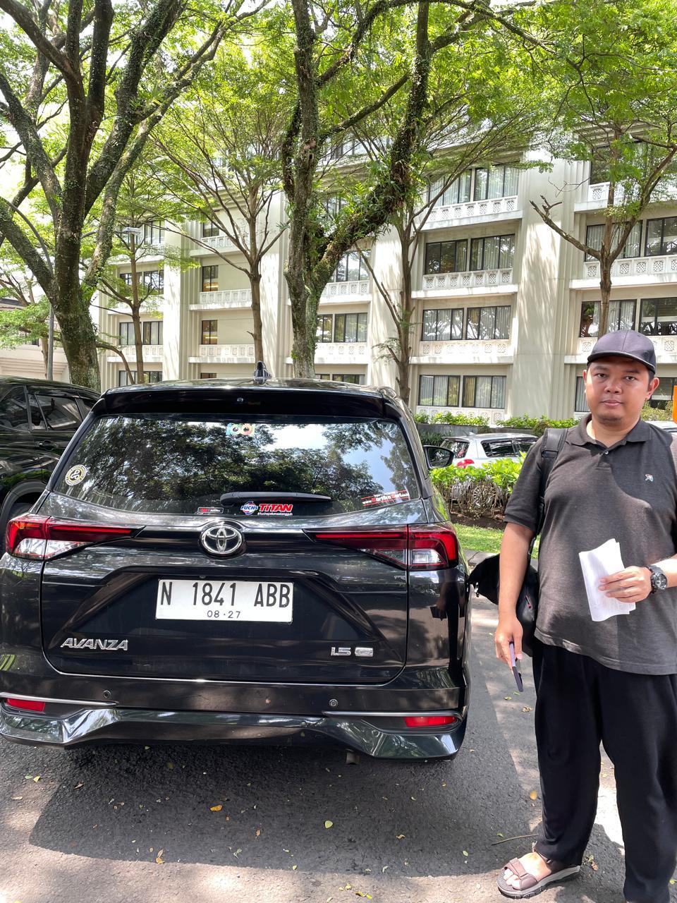 Rental mobil Malang lepas kunci
