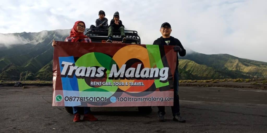 Rombongan open trip Bromo bersama jeep